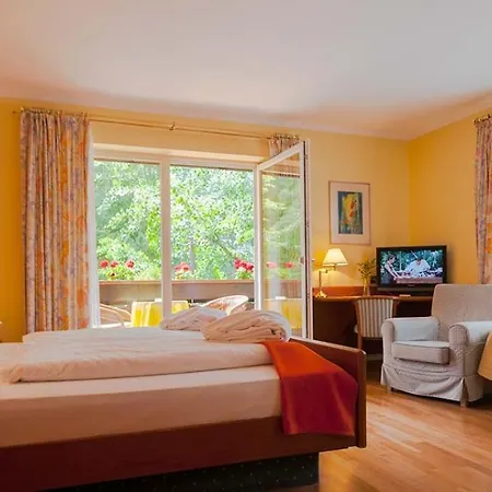 מלון Naturmed Am Park 4*